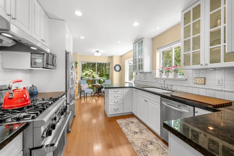 72 Jamieson Court 22 New Westminster BC V3L 5R6