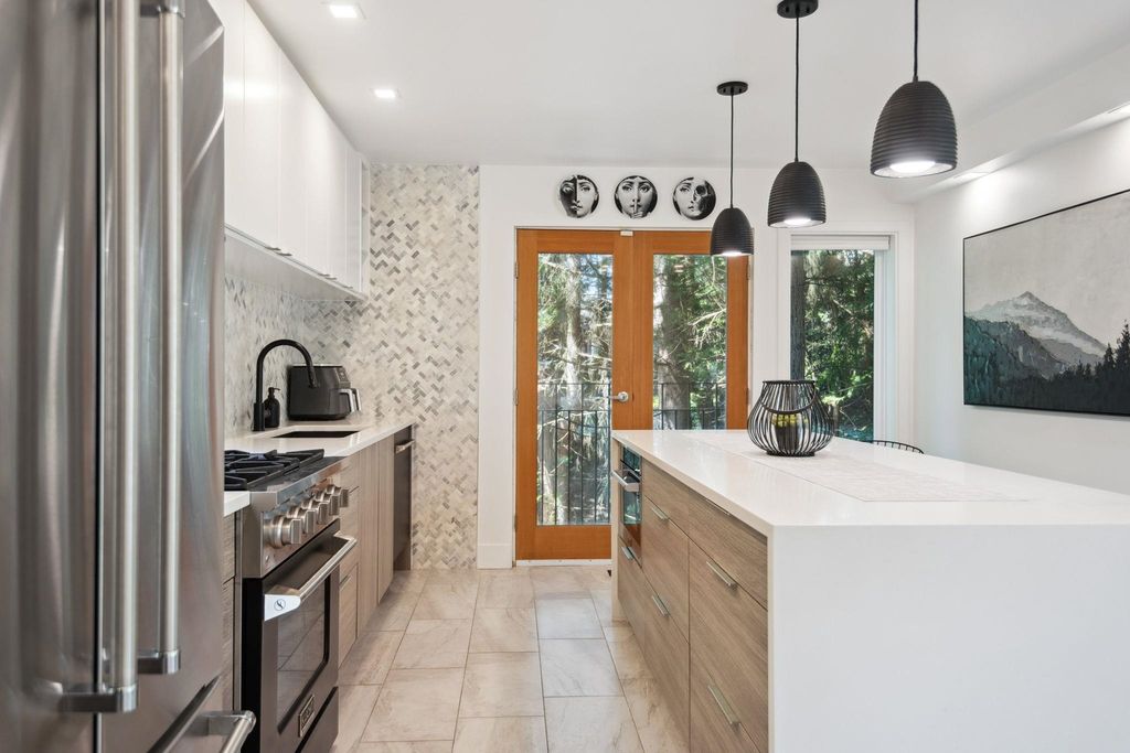 listing image 1108512385119491407