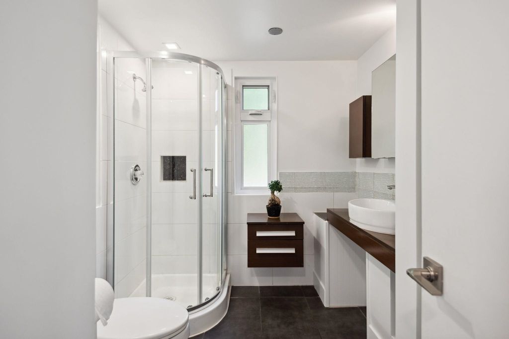 listing image 1101681568896078610