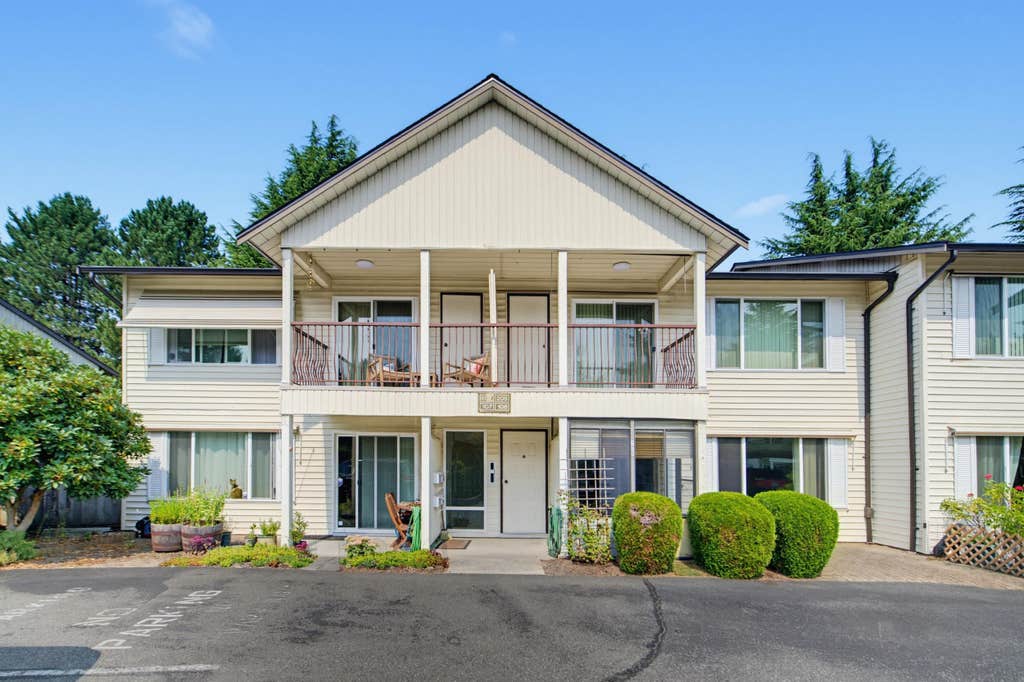 Photo of 2853 W Bourquin Crescent #108, Abbotsford, BC V2S 6H6 (MLS # R3156323)