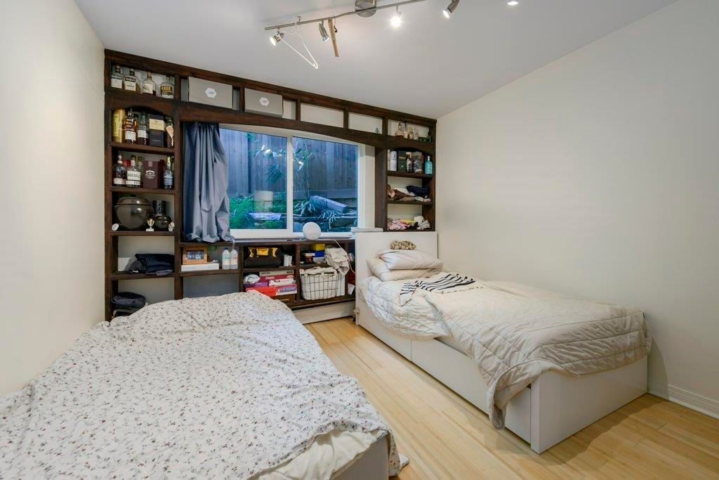 listing image 1104892661462636471