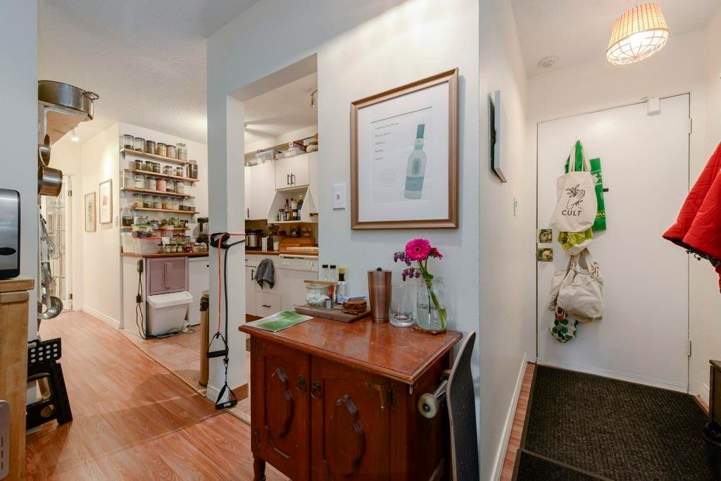 listing image 1109180404876797004