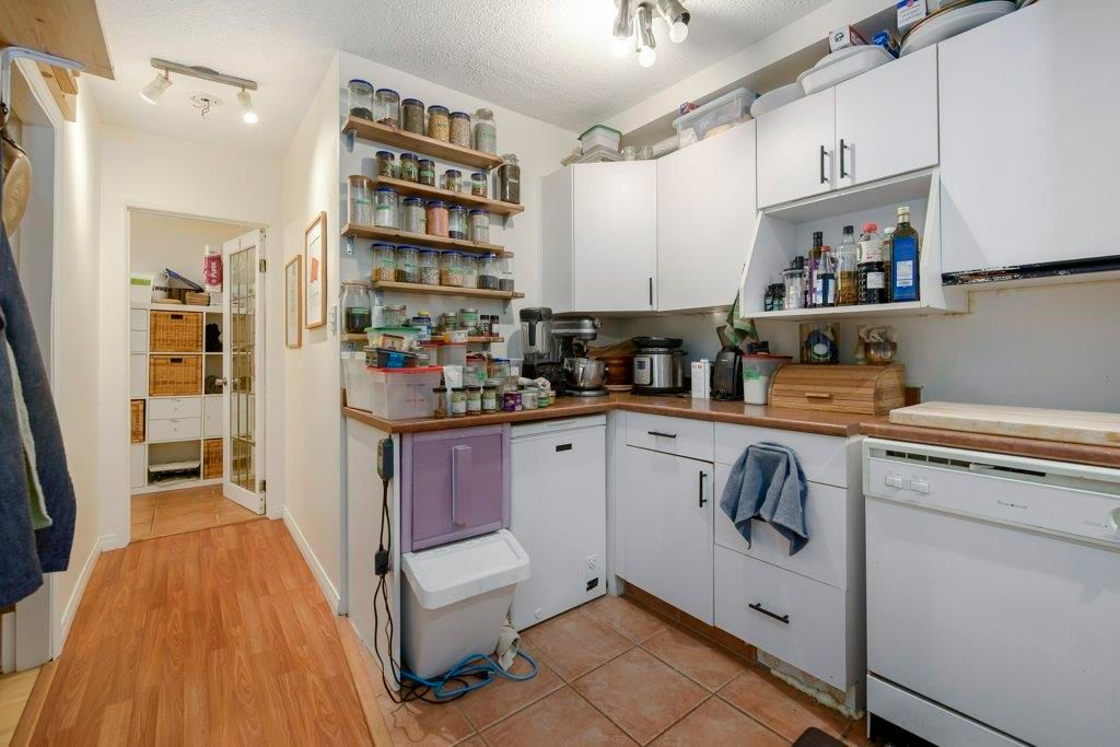 listing image 1104091393806179263