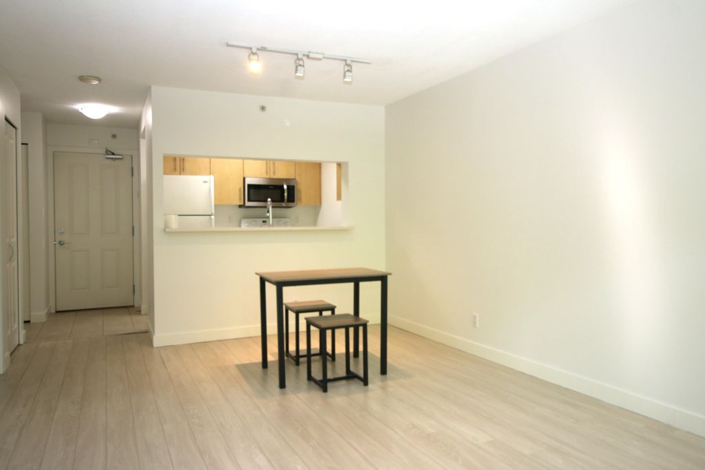 listing image 1108531196833157355