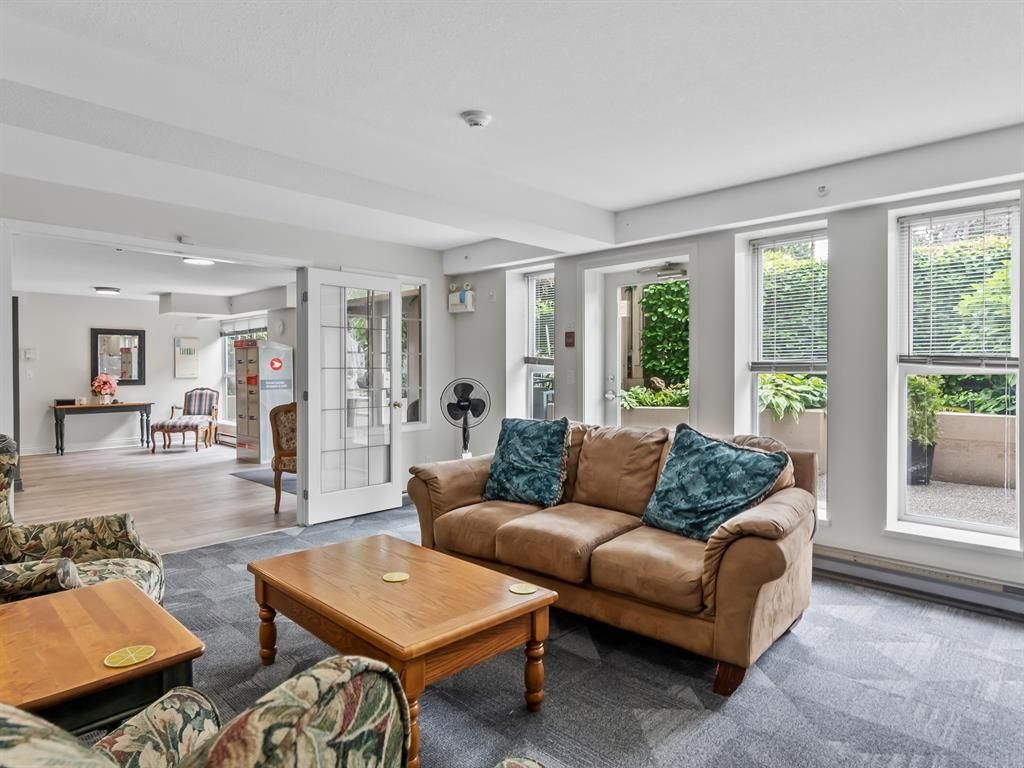 listing image 1105101385816061922