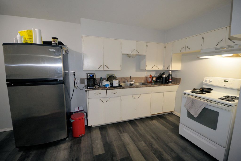 listing image 1104227513297715261