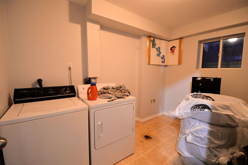 listing image 1106599553423342588