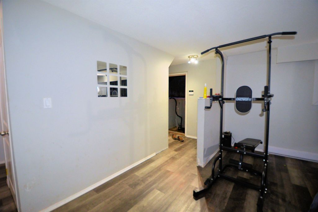 listing image 1104685729470599528