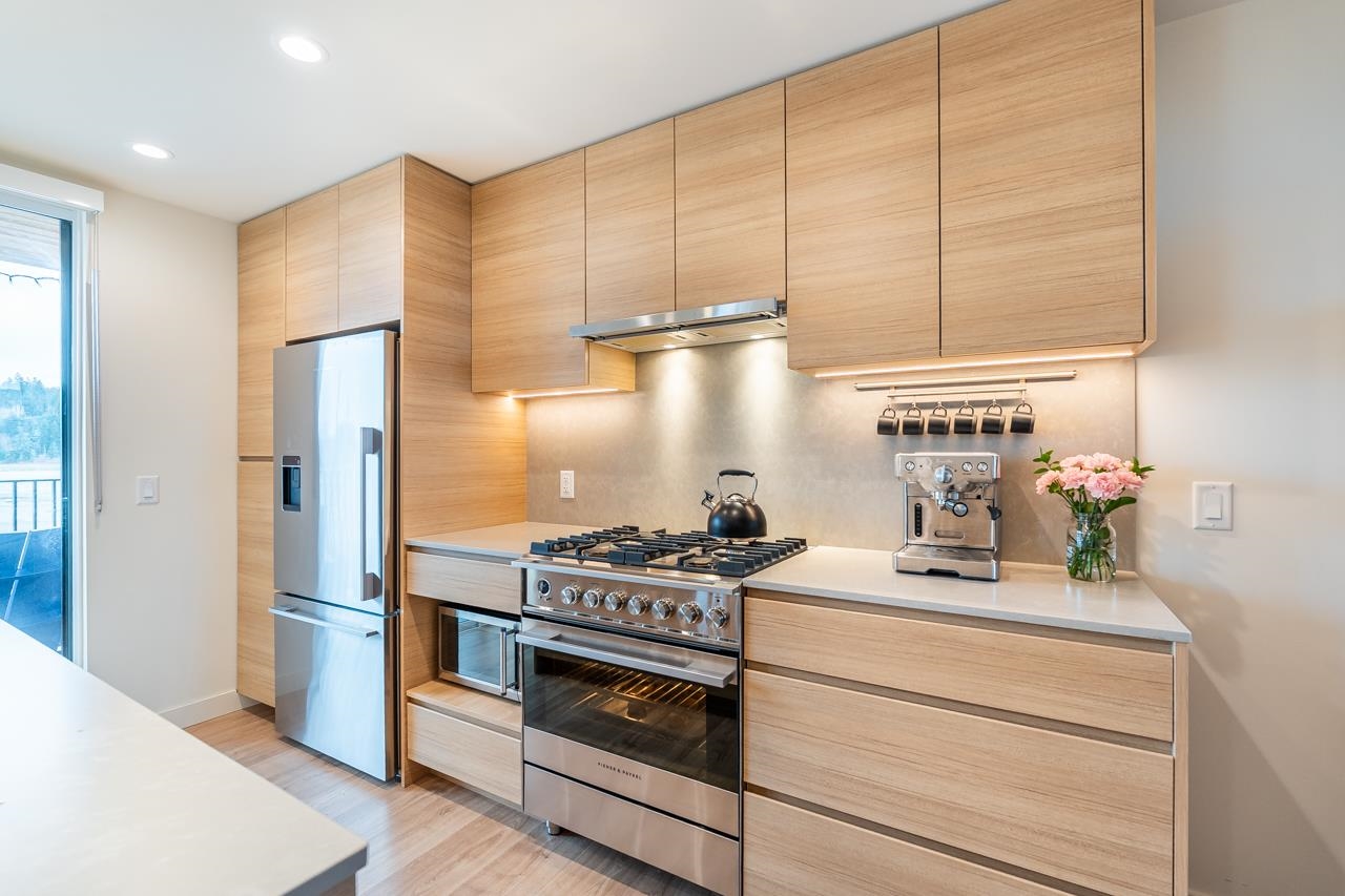 6340 Market Avenue 12