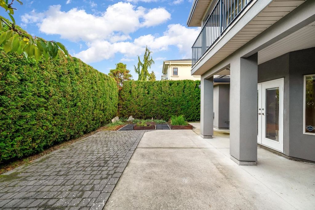 listing image 1100712376815795285