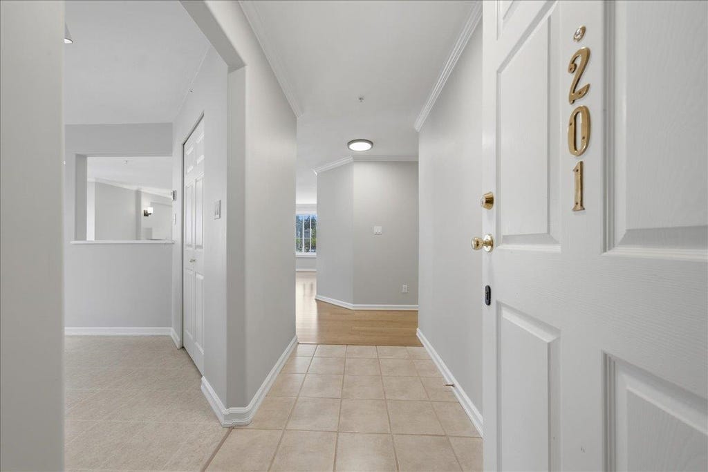 Photo of 2772 Clearbrook Road #201, Abbotsford, BC V2T 6N6 (MLS # R3139703)