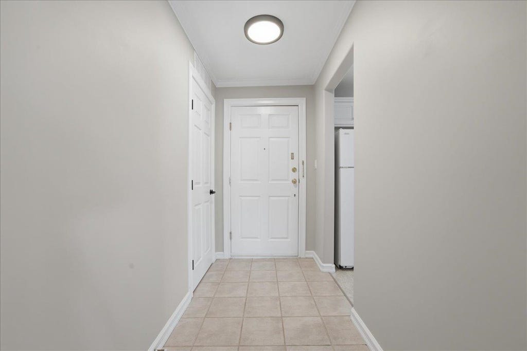 Photo of 2772 Clearbrook Road #201, Abbotsford, BC V2T 6N6 (MLS # R3139703)