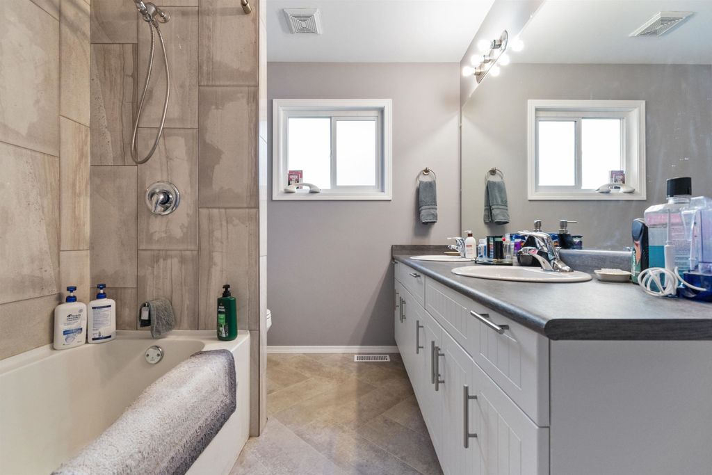 listing image 1103268228842317403
