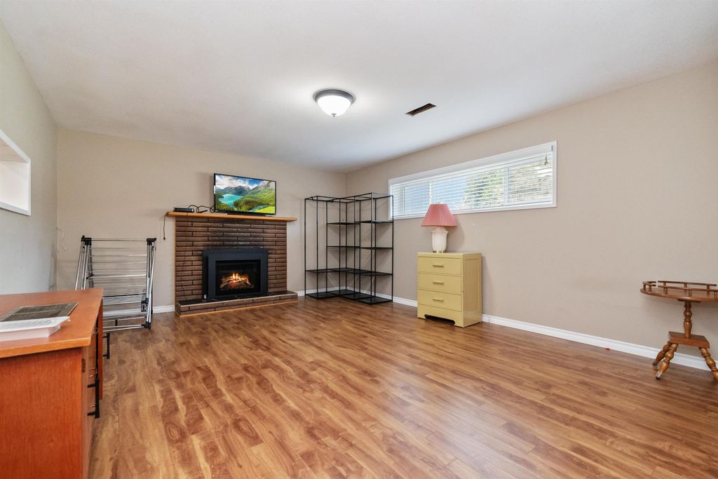 listing image 1109066501404391917