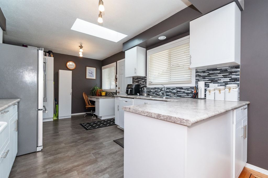 listing image 1103679997522783429