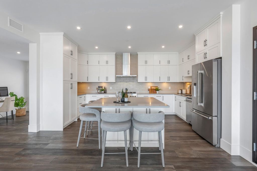 Photo of 36545 Florence Drive #302, Abbotsford, BC V3G 0B6 (MLS # R3128147)