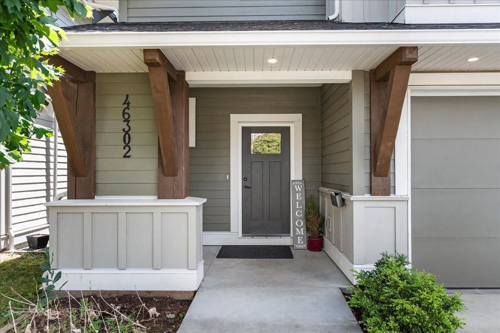 Photo of 46302 Riverside Drive, Chilliwack, BC V2P 3L3 (MLS # R3136570)