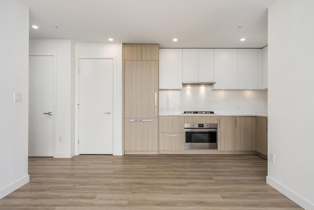 Photo of 9675 King George Boulevard #2801, Surrey, BC V3T 0T7 (MLS # R3157811)