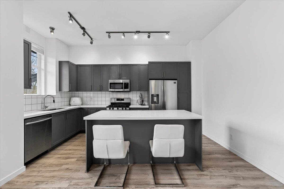 11272 240 Street 18