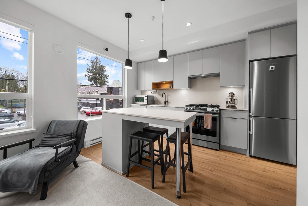 Photo of 2493 Montrose Avenue #220, Abbotsford, BC V2S 3T2 (MLS # R3110698)