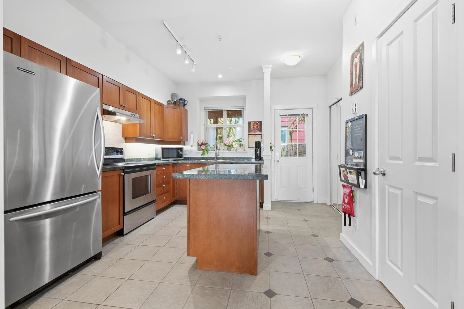 675 Park Crescent 112