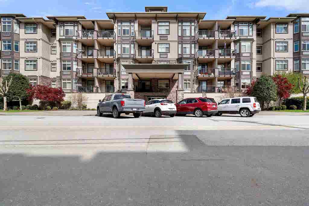 Photo of 45893 Chesterfield Avenue #207, Chilliwack, BC V2P 1M5 (MLS # R3154923)