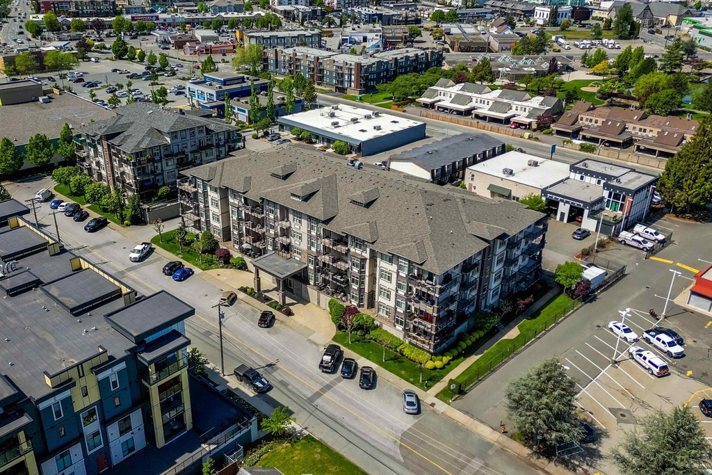 Photo of 45893 Chesterfield Avenue #207, Chilliwack, BC V2P 1M5 (MLS # R3154923)