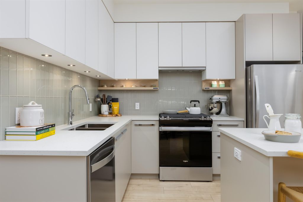 listing image 1109328576861625058