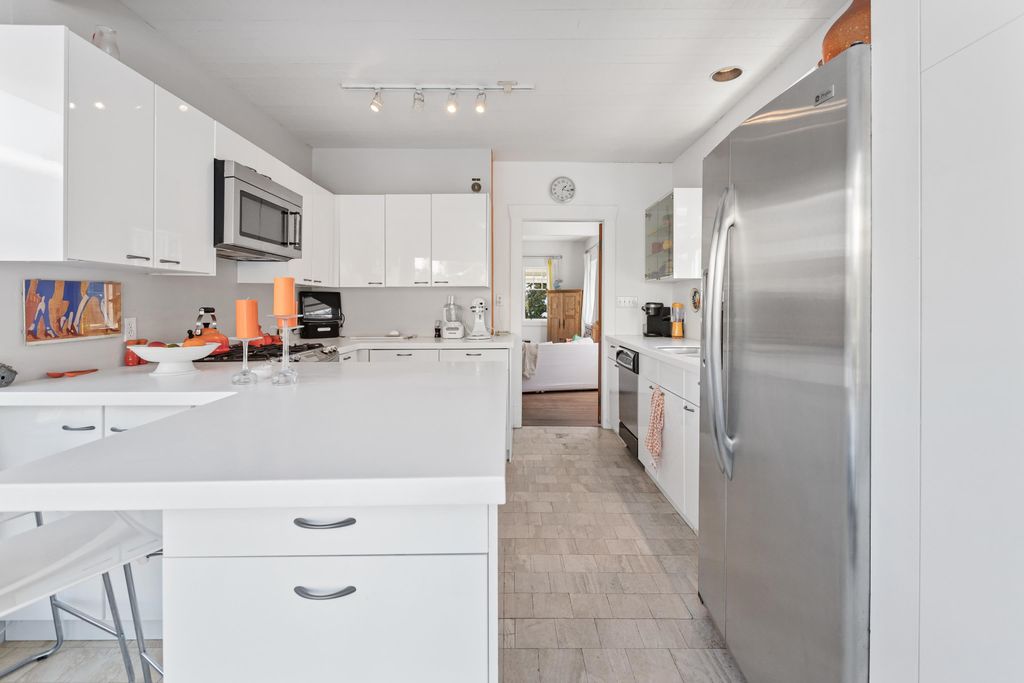 listing image 1100749164485434377