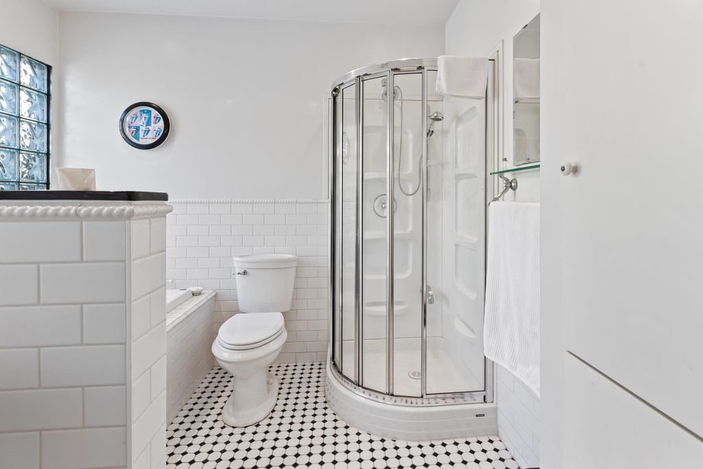 listing image 1101143582170443491