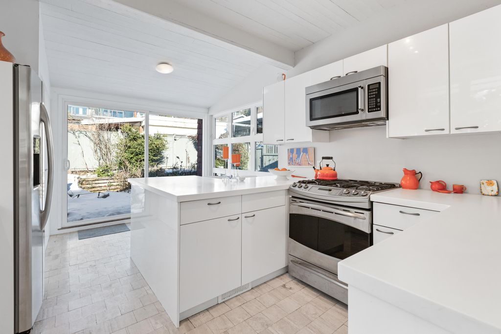 listing image 1102892230945729305
