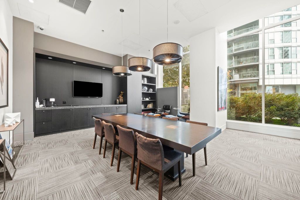 listing image 1109637860433377044