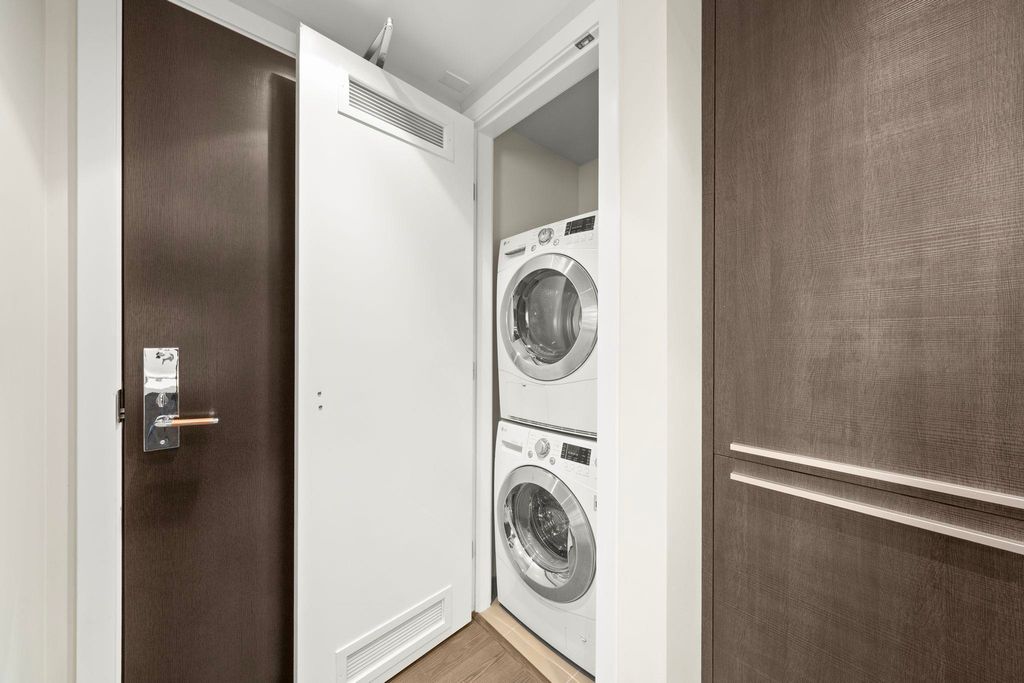 listing image 1102430312314896033