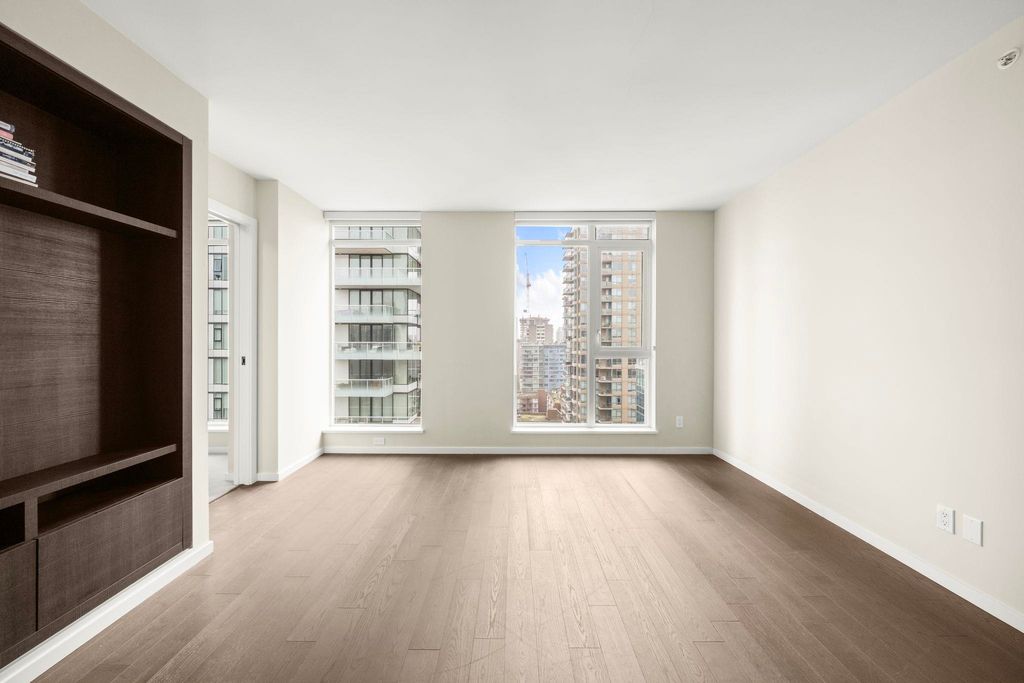 listing image 1104256763801837903