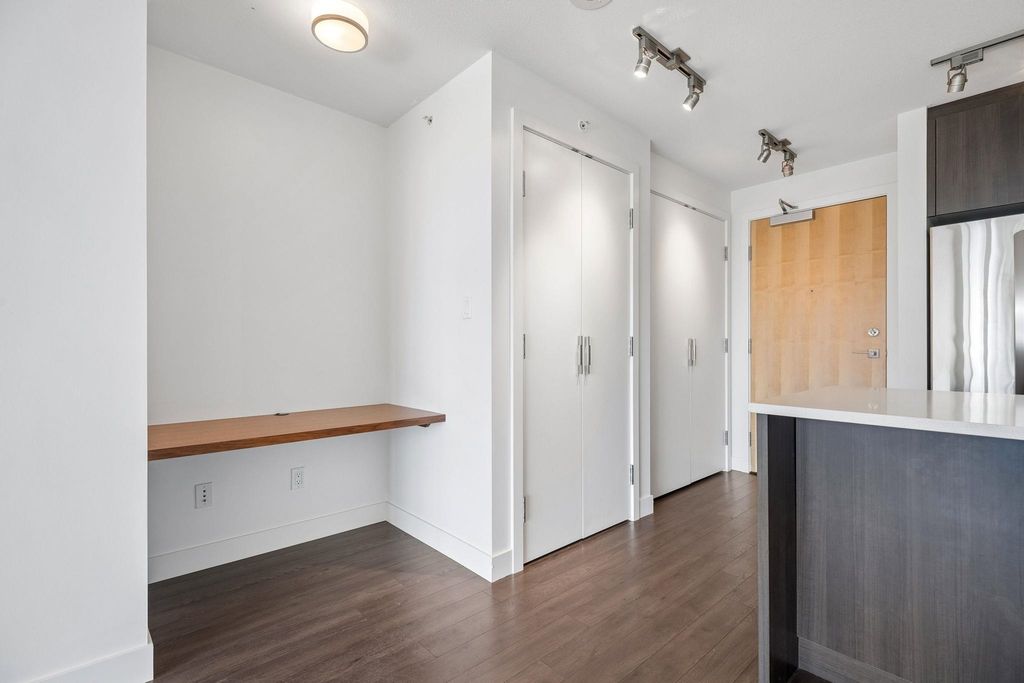 listing image 1100258245585945701