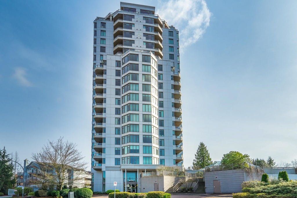 Photo of 13880 101 Avenue #1504, Surrey, BC V3T 5T1 (MLS # R3101359)