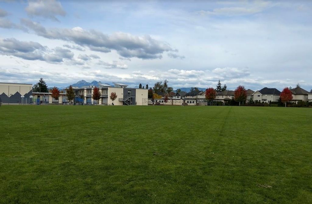 listing image 1109159823640342875