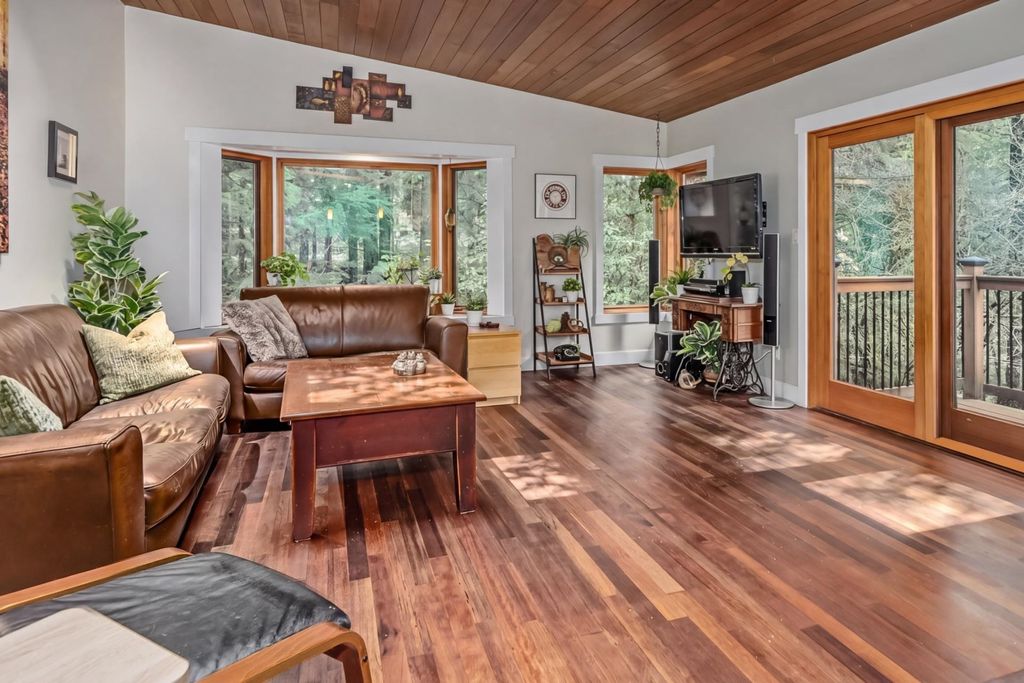 Photo of 12595 Blue Mountain Crescent, Maple Ridge, BC V2W 1N7 (MLS # R3110009)