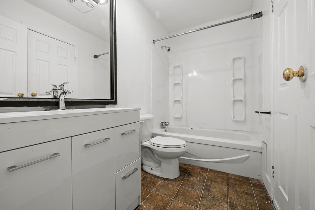 listing image 1109473075787859328