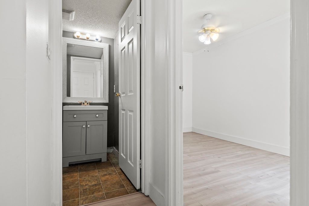 listing image 1109479508153669662