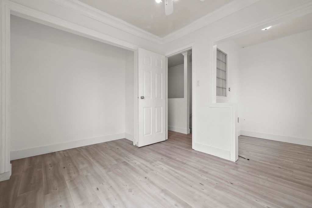 listing image 1104694397956552265