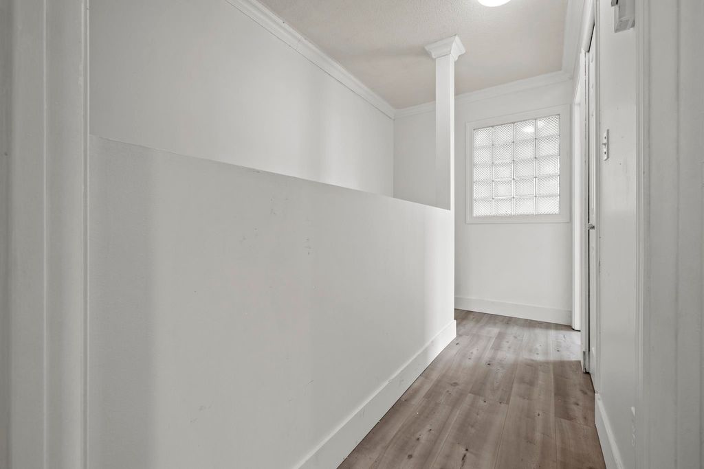 listing image 1101135367896357829
