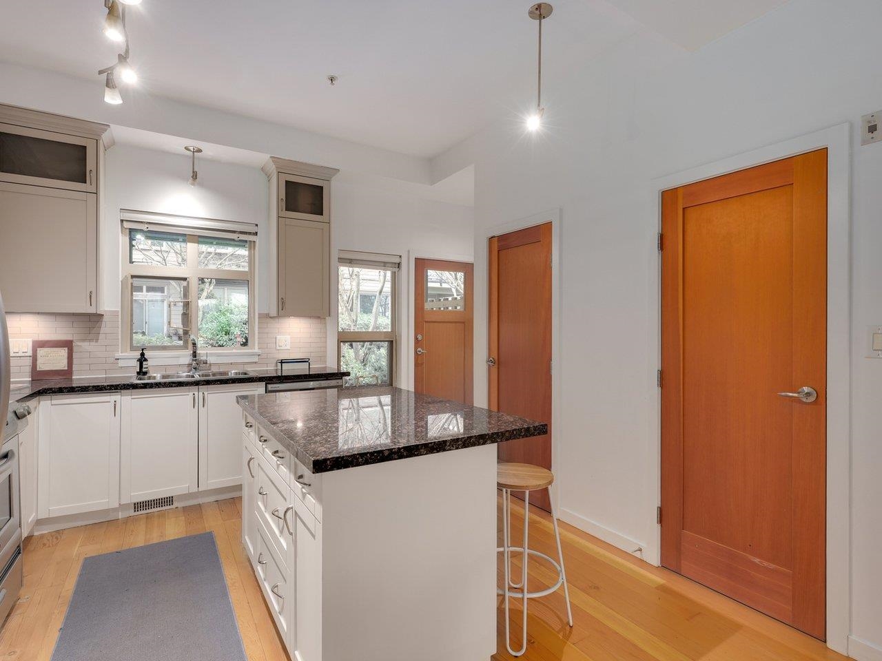 250 Salter Street 124