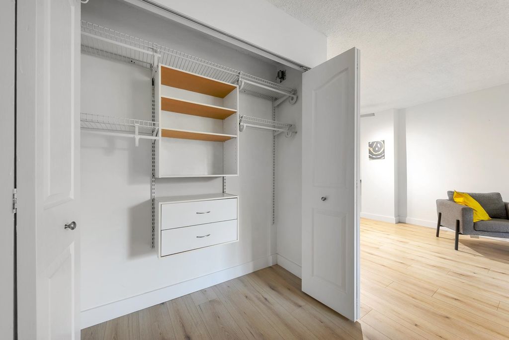 listing image 1102213545940087862