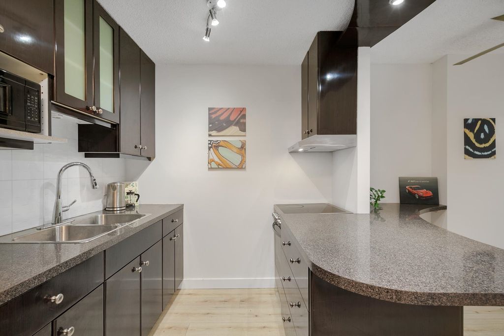 listing image 1105449092267810753