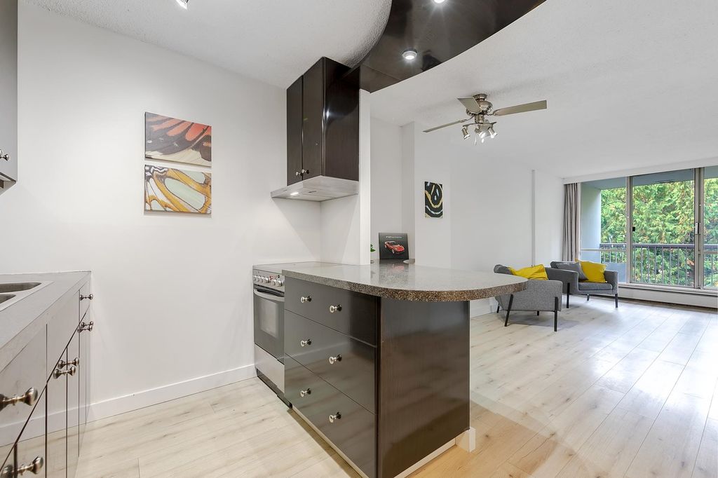 listing image 1104537652057814736