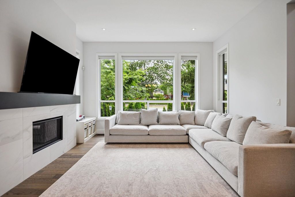 listing image 1101990519791348291