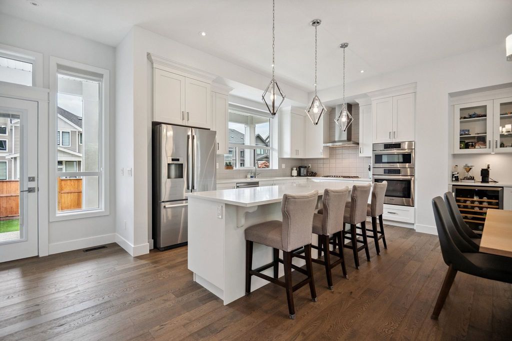 listing image 1100595095440991463