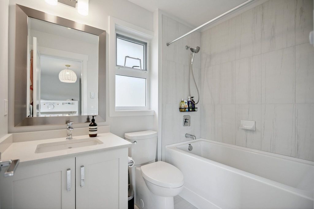 listing image 1103171592528530873