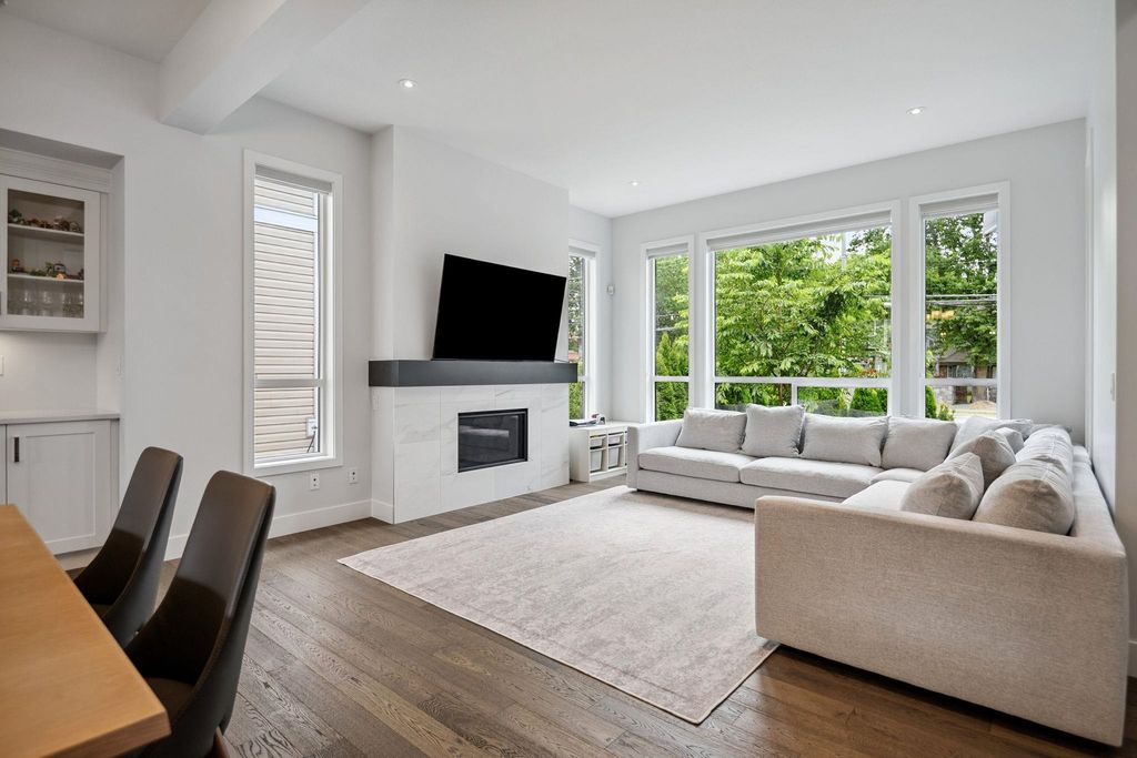 listing image 1100462261439882718